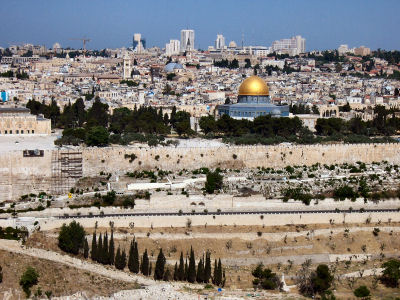 Jerusalem - Blick vom Ölberg auf Kidrontal, Stadtmauer und Felsendom