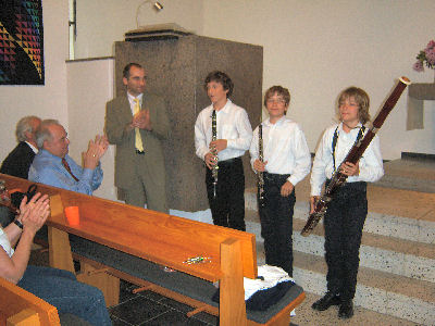 Pfarrer Kammerer mit dem Trio